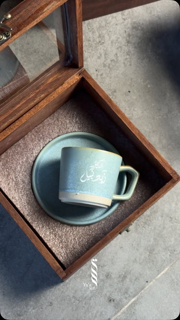Blue ceramic mug with Arabic calligraphy in a wooden gift box with felt lining